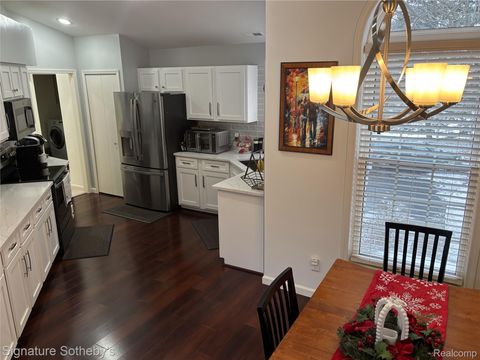 Tiny photo for 1931 Eagle Pointe, Bloomfield Charter Township, MI 48304 (MLS # 20251060604)