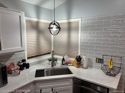 Tiny photo for 1931 Eagle Pointe, Bloomfield Charter Township, MI 48304 (MLS # 20251060604)