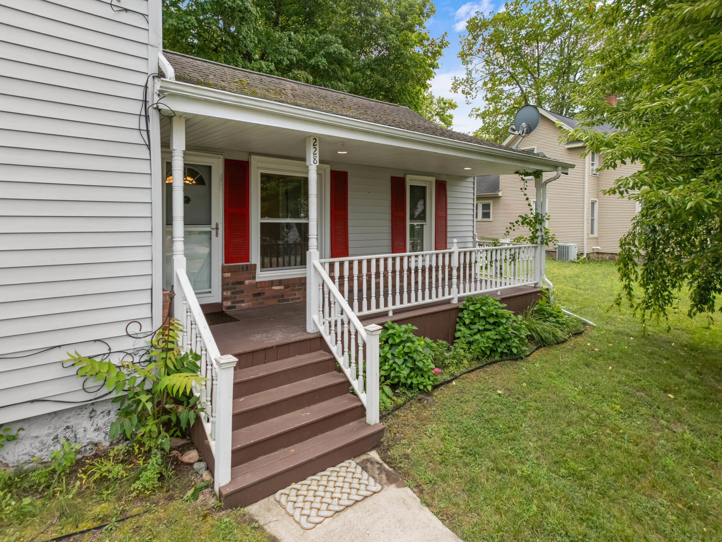 228 E Bacon Street