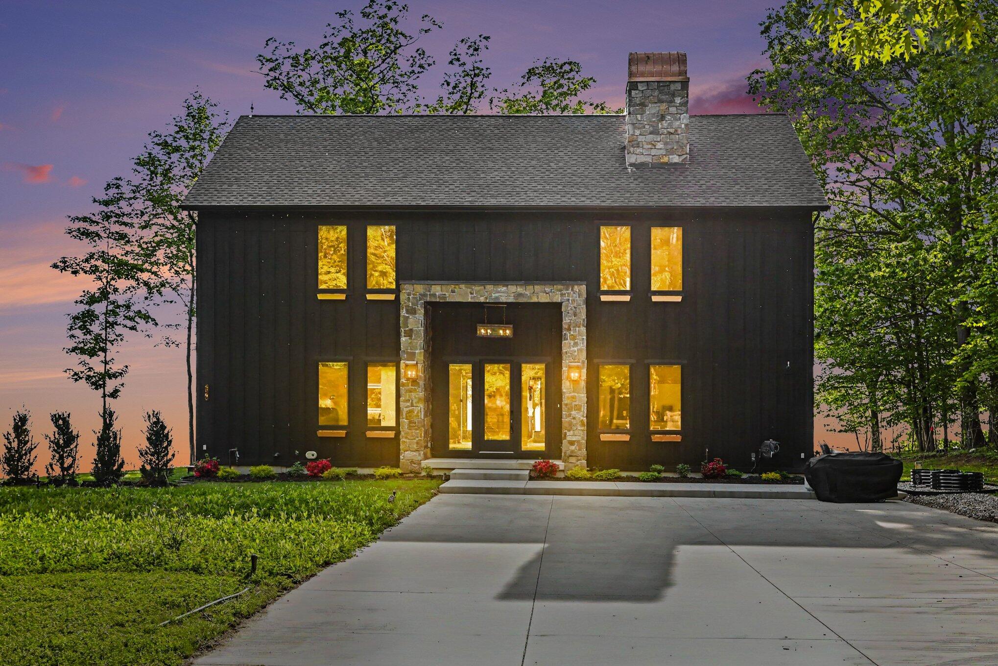 2578 Lakeshore Drive