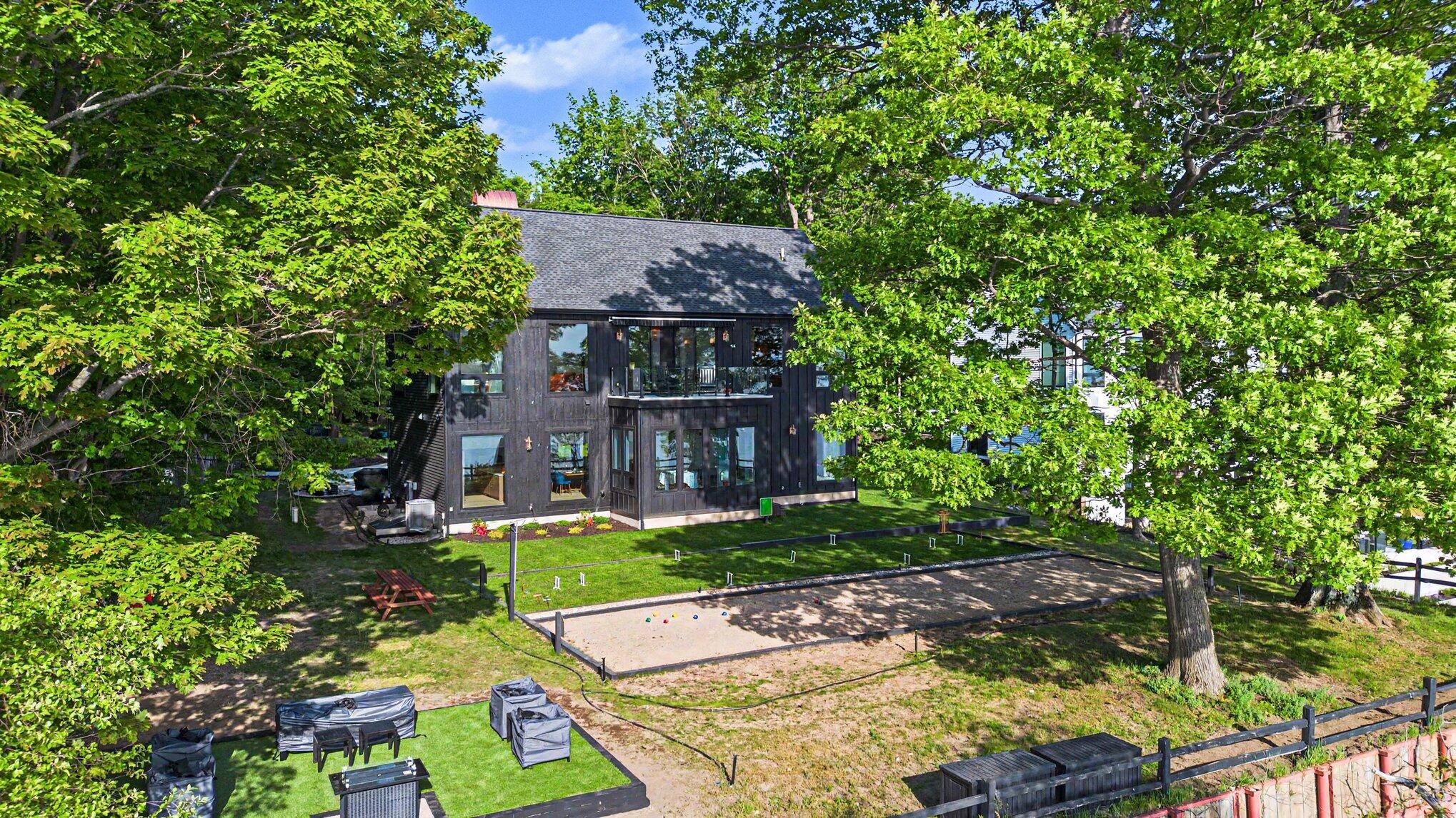2578 Lakeshore Drive