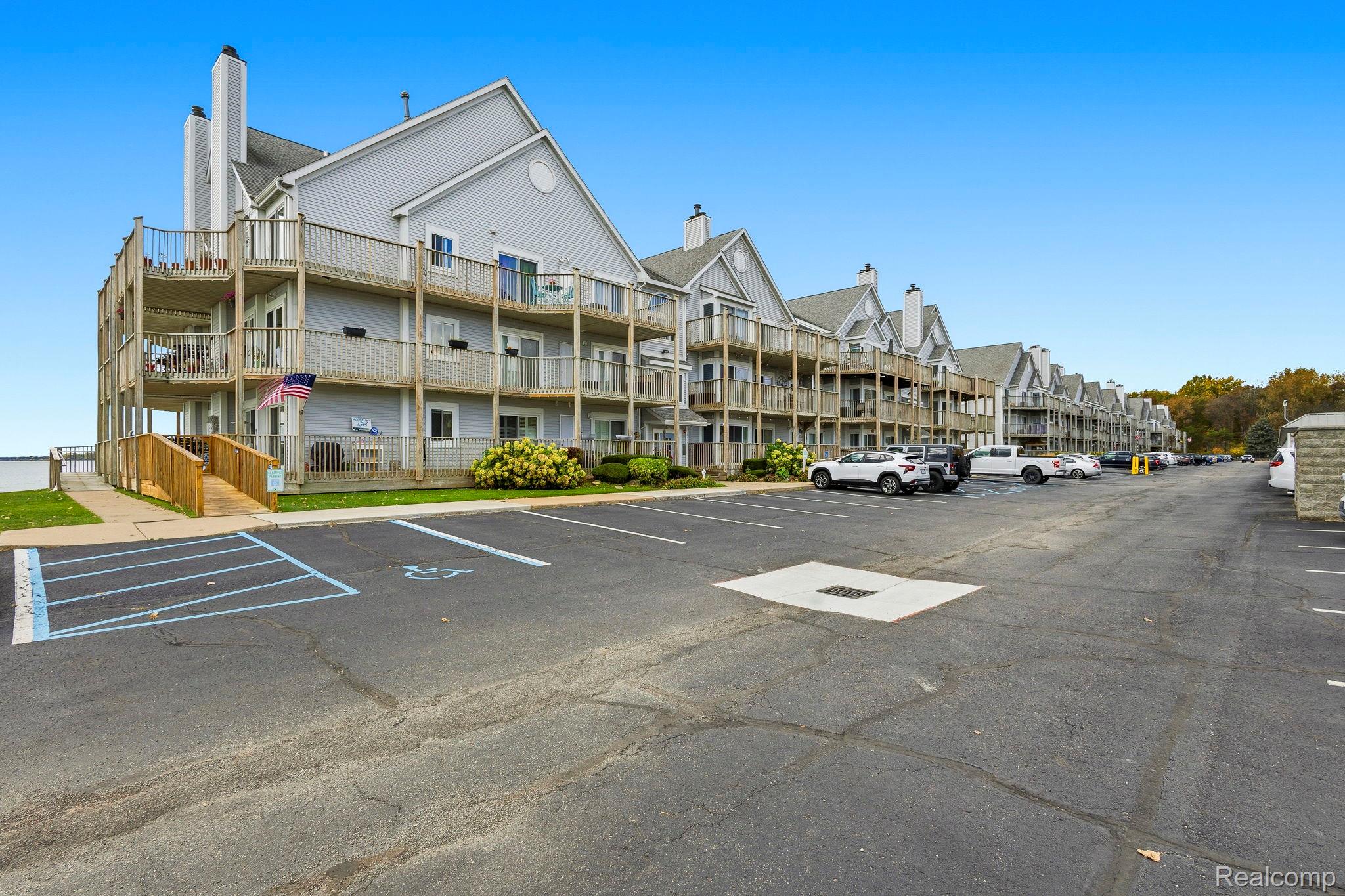 37530 Jefferson Avenue 104