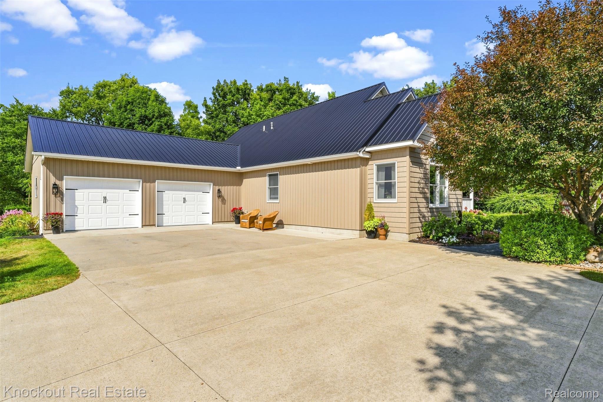 7578 Waters Edge Drive
