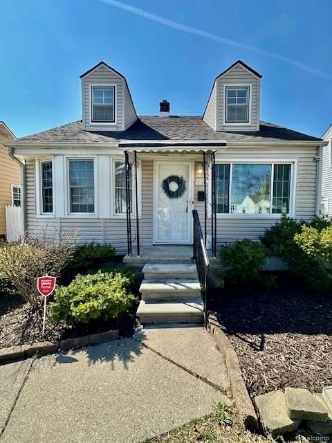 18706 Woodside Street Harper Woods City MI 48225