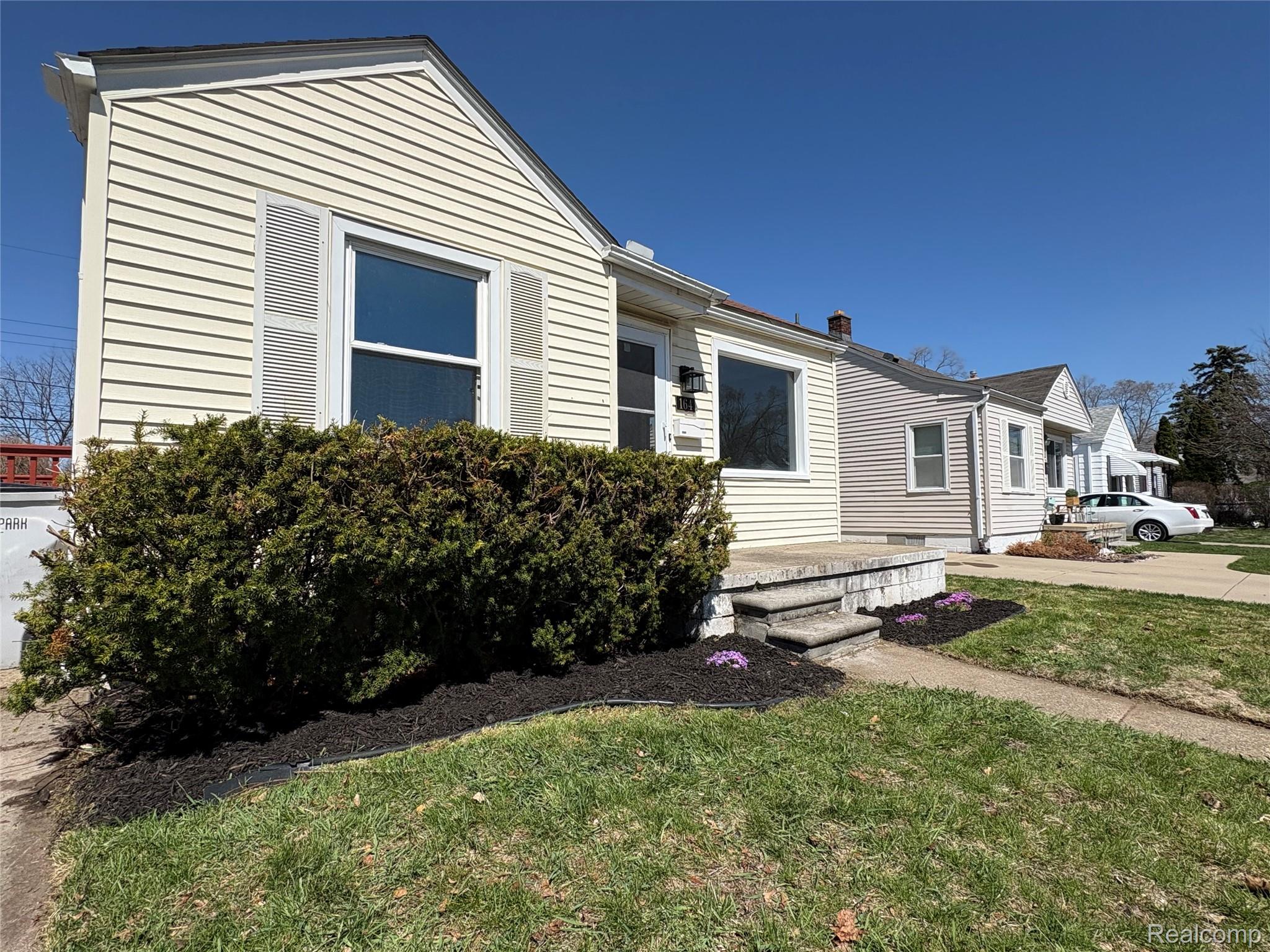 164 W Browning Avenue