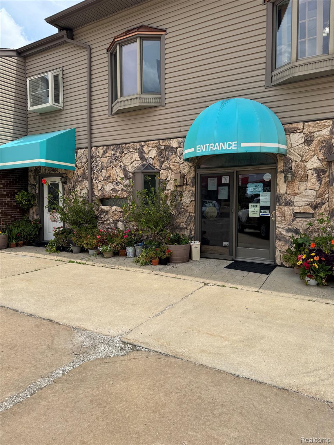 1128 Eureka Road