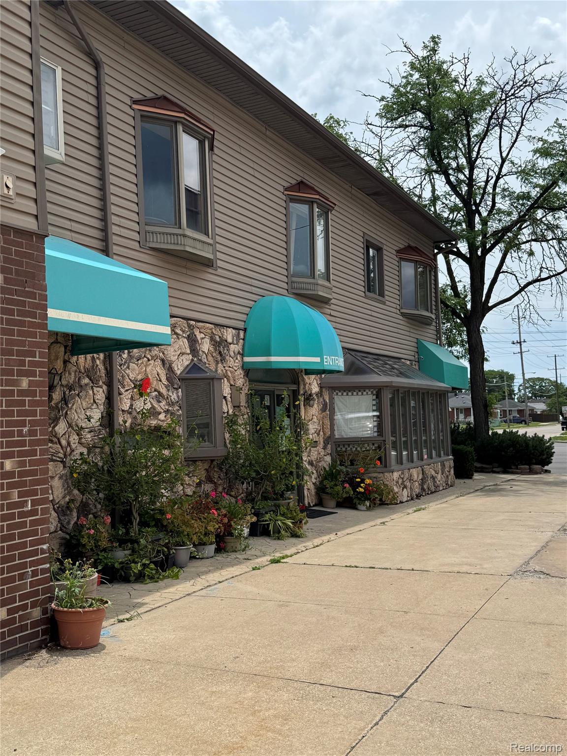 1128 Eureka Road