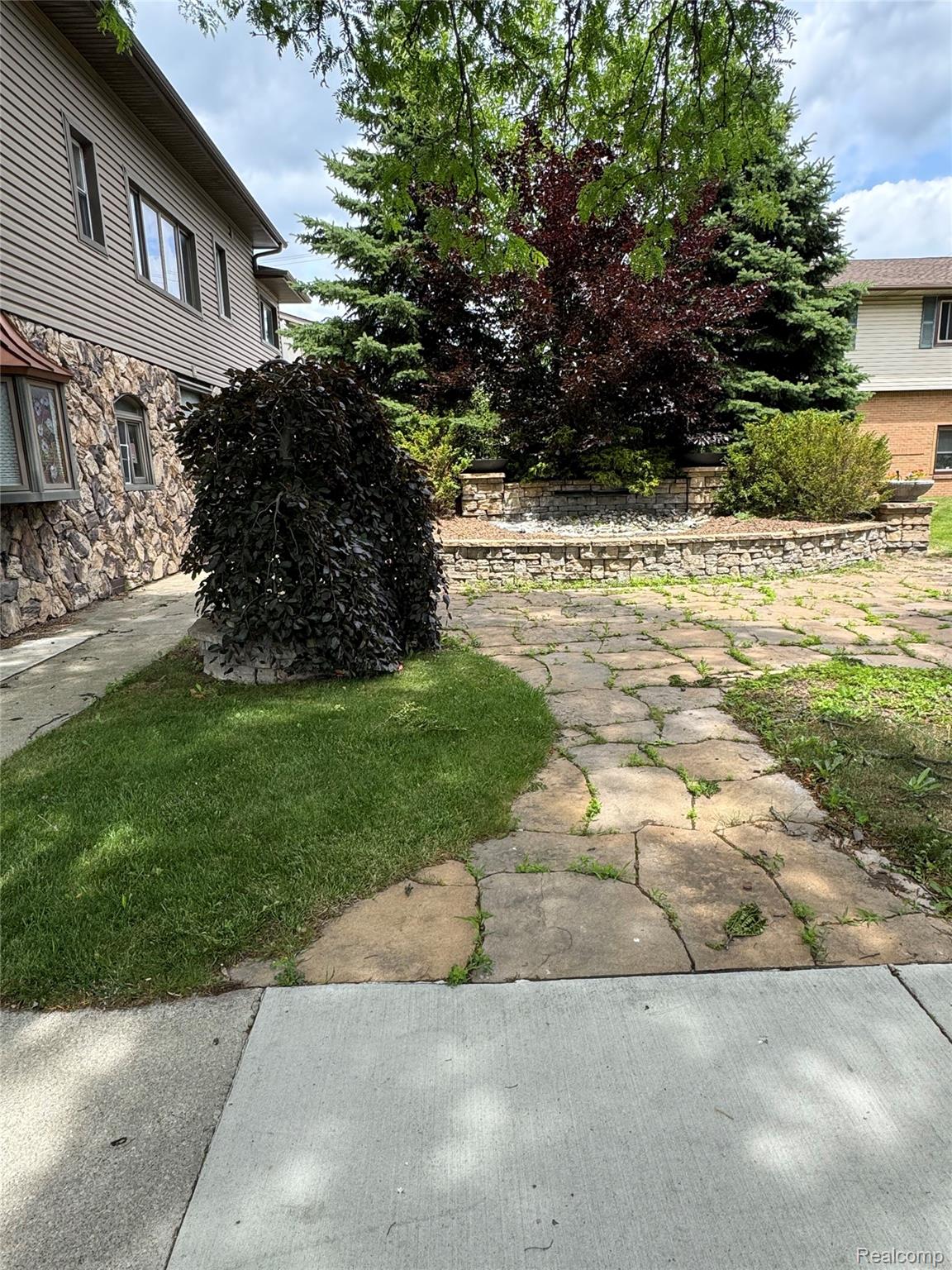 1128 Eureka Road
