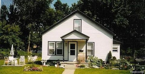11381 Fisher Avenue Warren City MI 48089