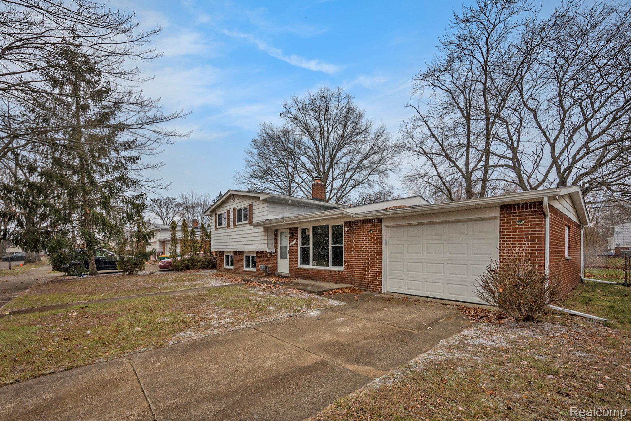 20931 Robinwood Street