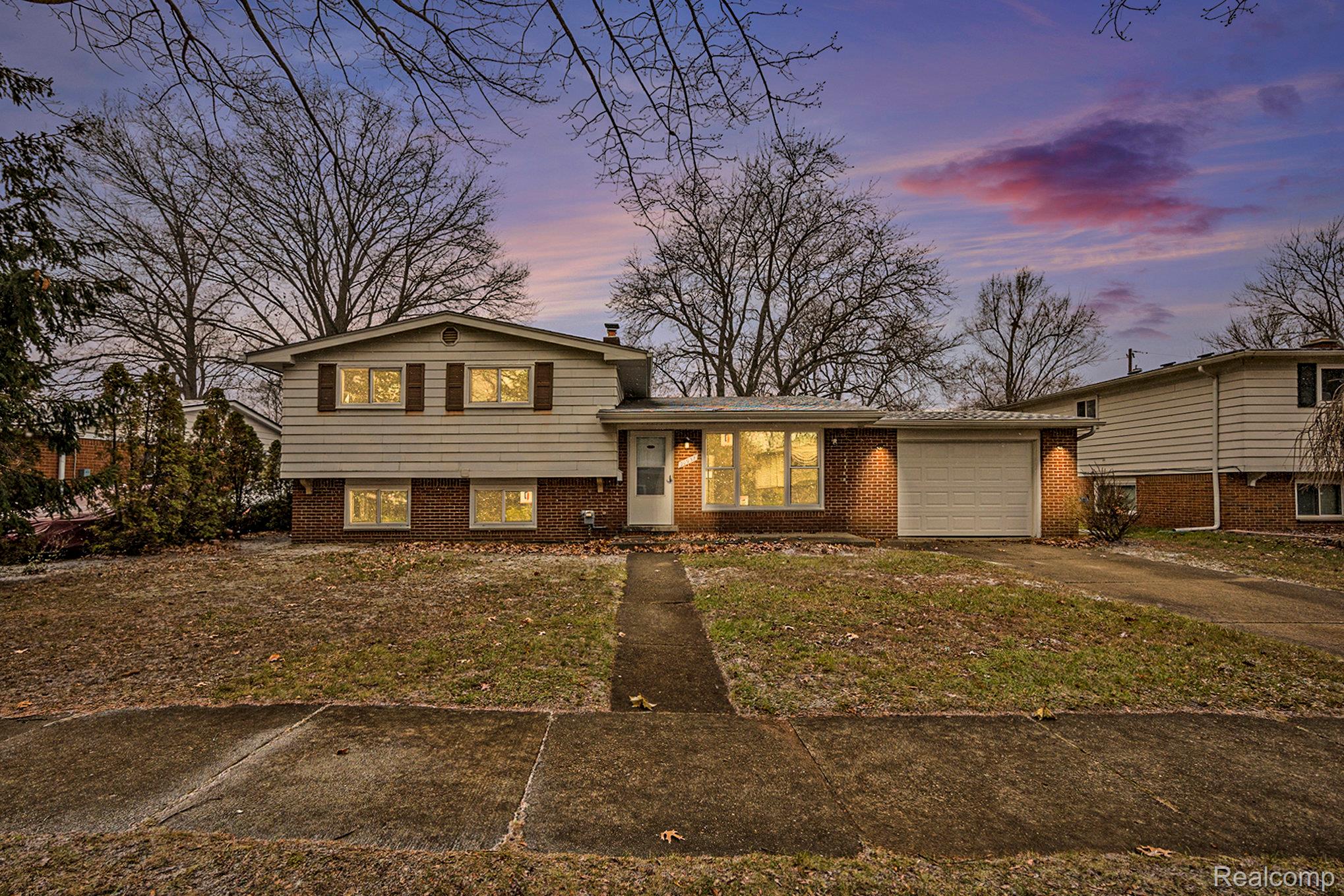 20931 Robinwood Street