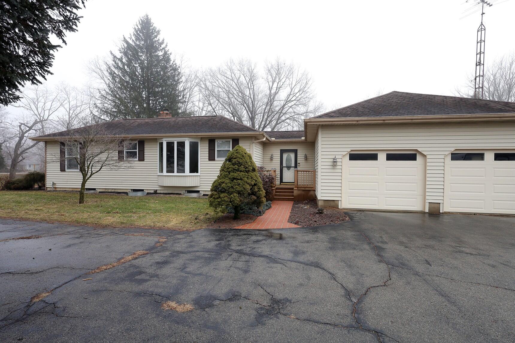 11180 Tecumseh - Clinton Highway