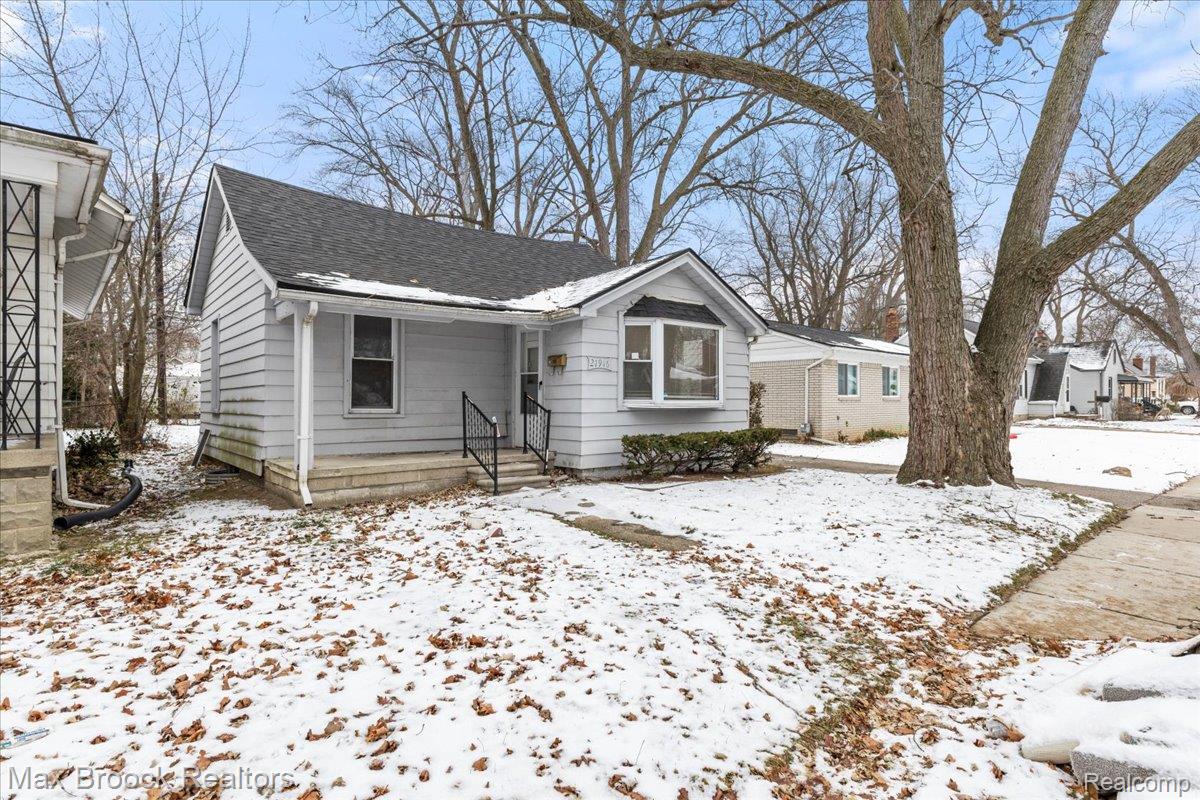 21916 Oakwood Avenue