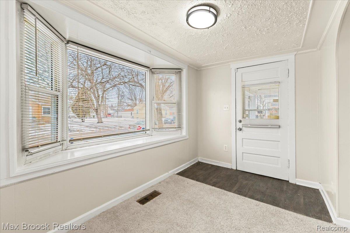 21916 Oakwood Avenue