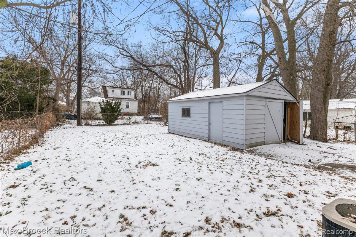 21916 Oakwood Avenue