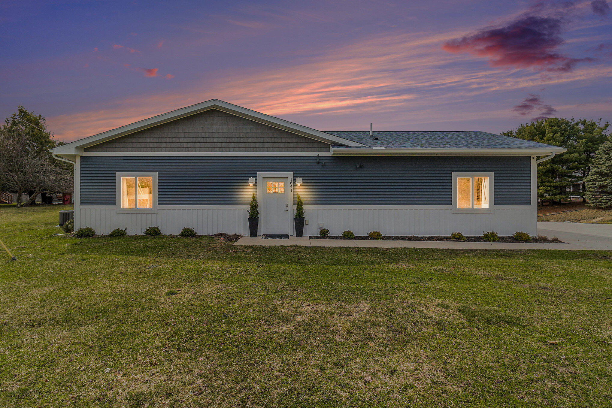 1641 N Arrowhead Road