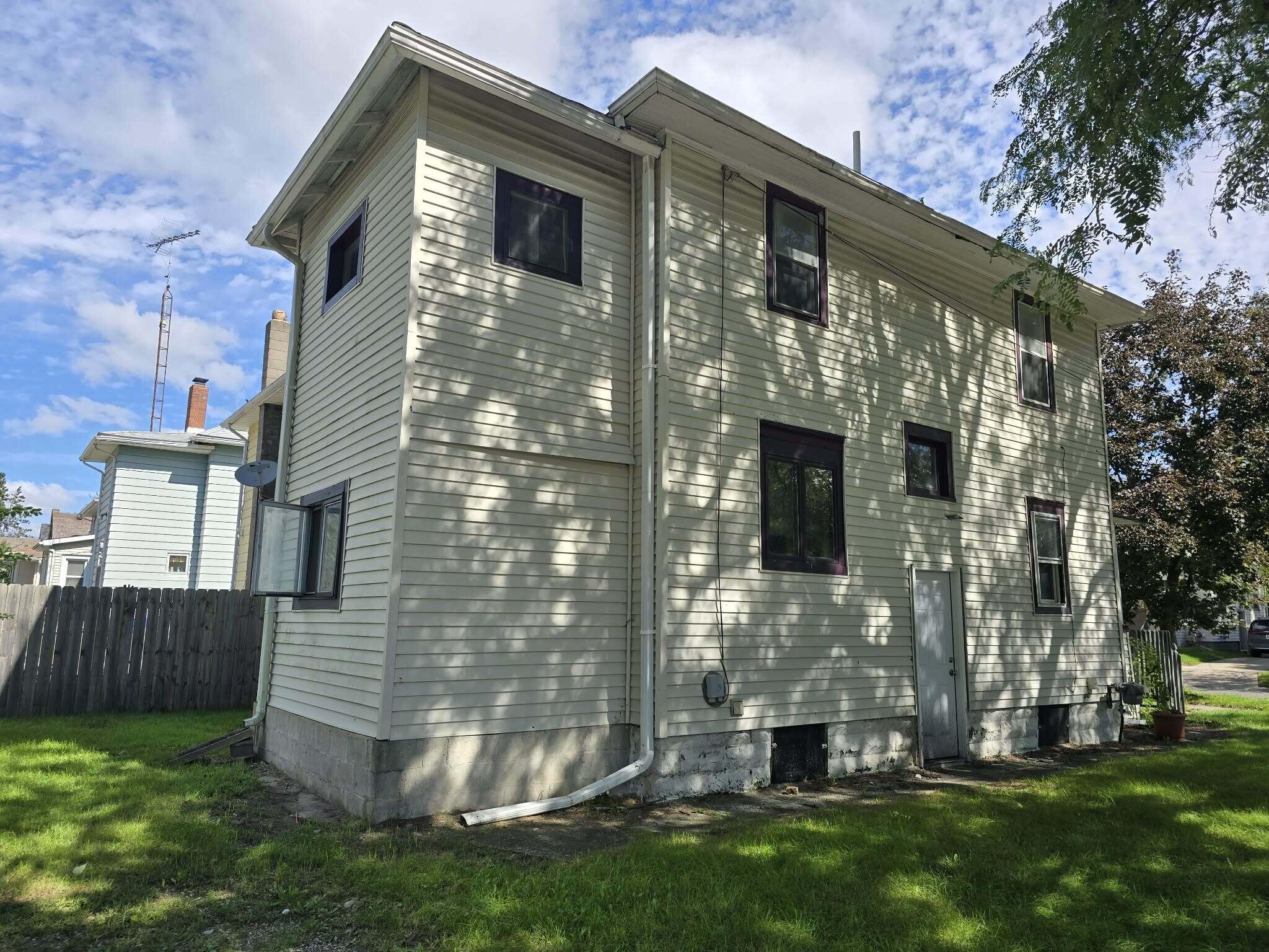 400 Bates Street