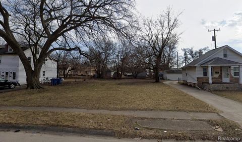 1936 Pearl Avenue Warren City MI 48091