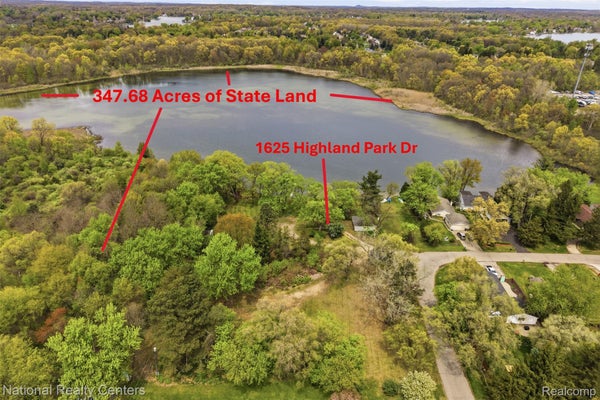 1625 HIGHLAND PARK DR, HIGHLAND, MI 48356 - Image c7668a18d4afcb7e7d2b4806d5f6ad7d/1137217409