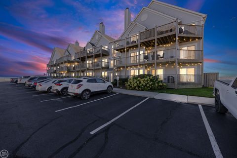 37530 Jefferson, #303 Avenue Harrison Charter Township MI 48045