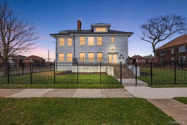 2080 GLADSTONE ST, DETROIT, MI 48206 - Image c78afd80cd8cb14e2c895ce74784815e/2668949648