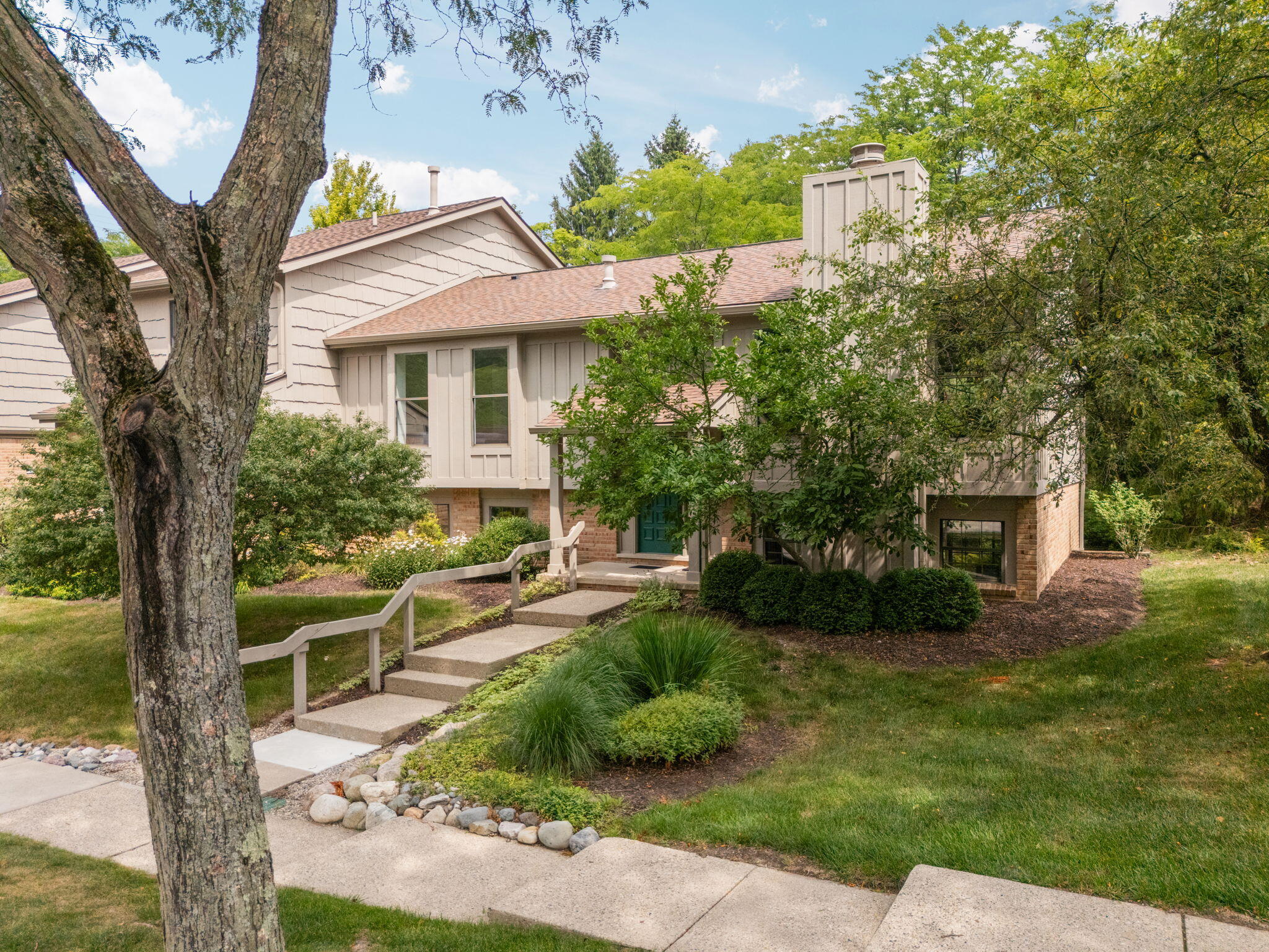 2250 Rivenoak Court