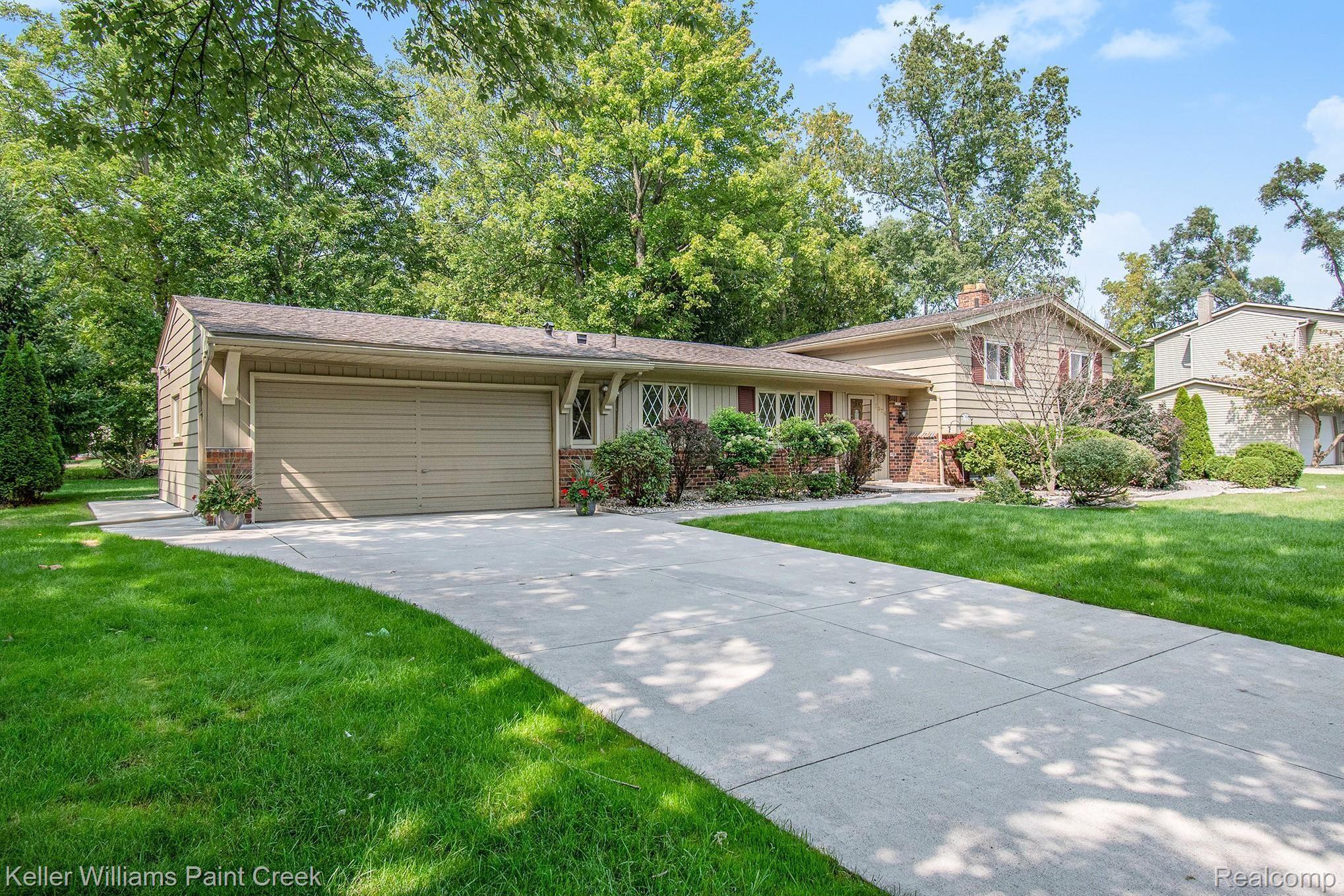 7374 WOODRIDGE Road