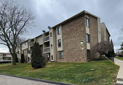 30515 W 14 MILE Road 30 Farmington Hills City MI 48334