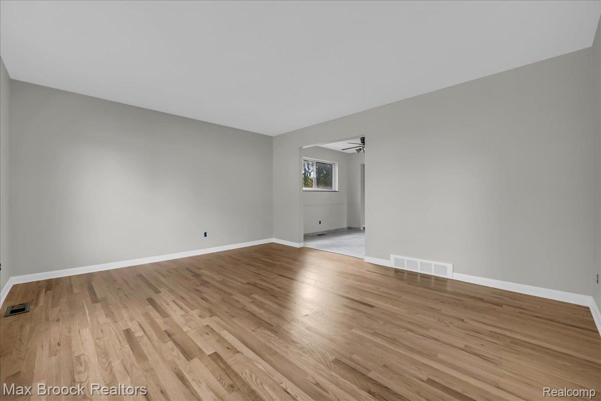 20141 Lacrosse Avenue