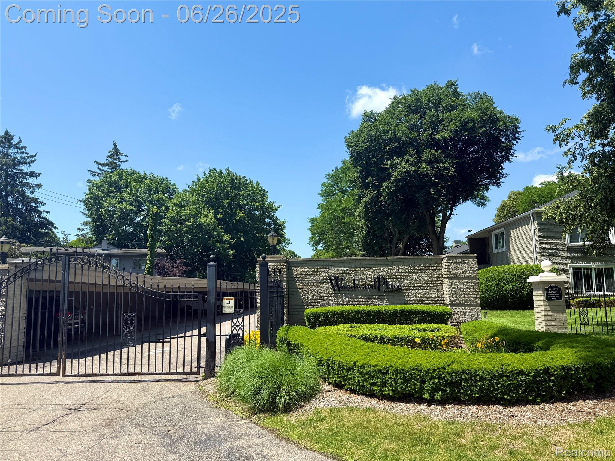 1111 Old Woodward Avenue 4