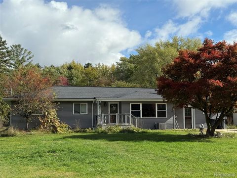 1368 Lyle Street Burton City MI 48509