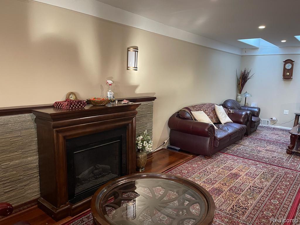 297 VREELAND Drive