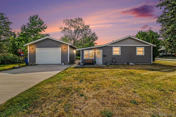 701 W LOOMIS ST, LUDINGTON, MI 49431 - Image c7a372abd5cb455cb86cf0eabffc8464/421127220