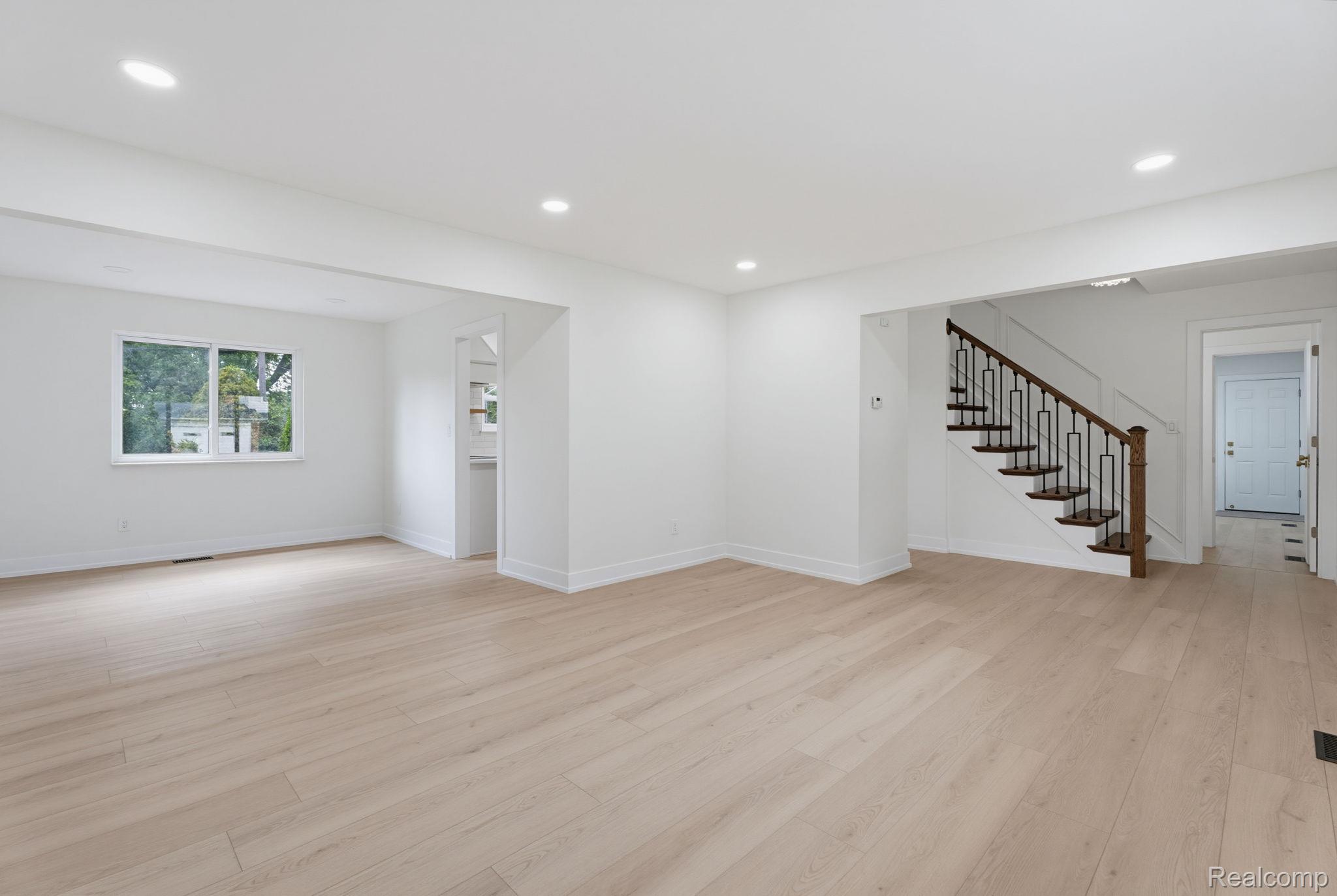 6780 Lee Crest Drive