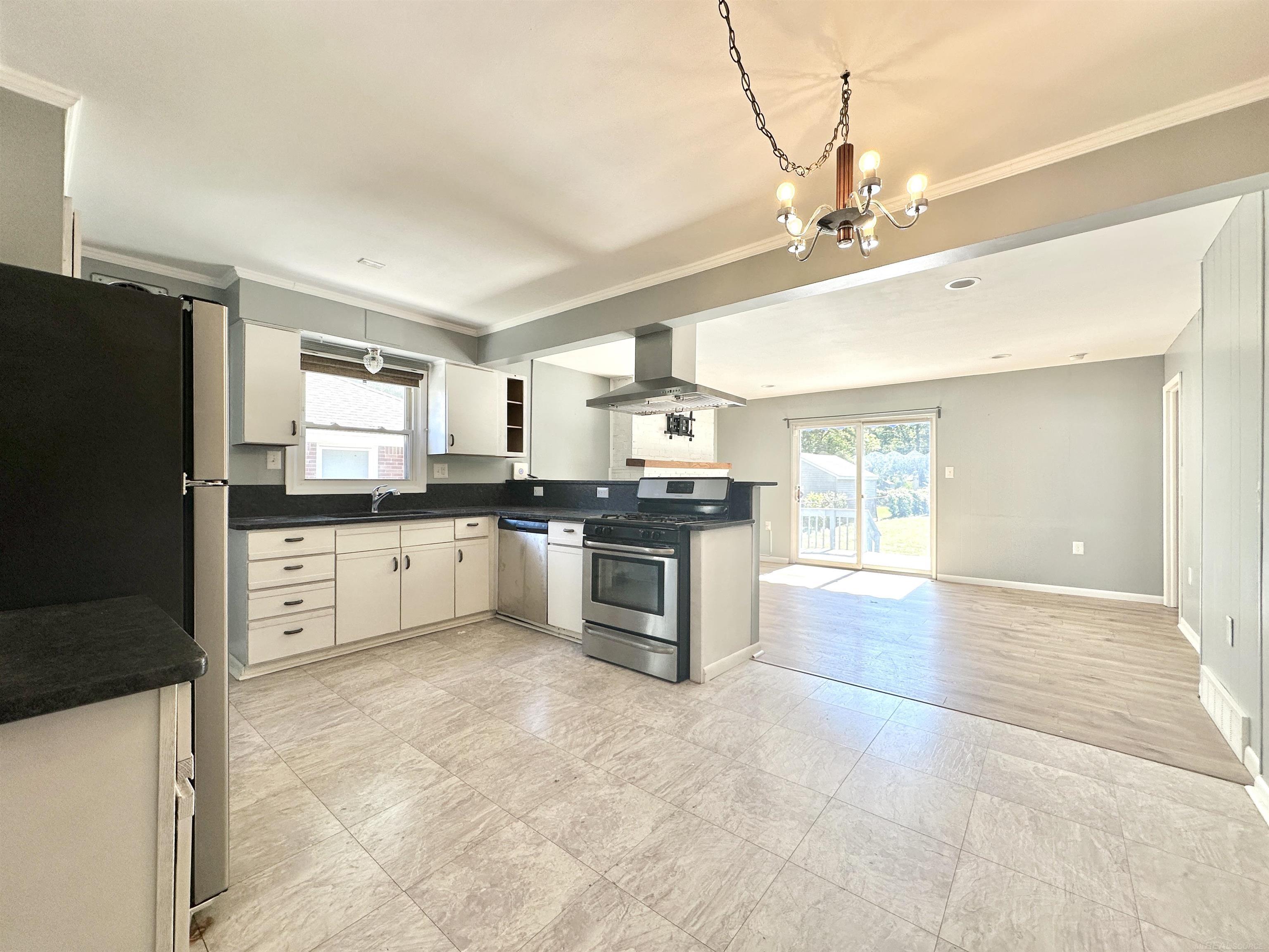 1048 Coolidge Avenue