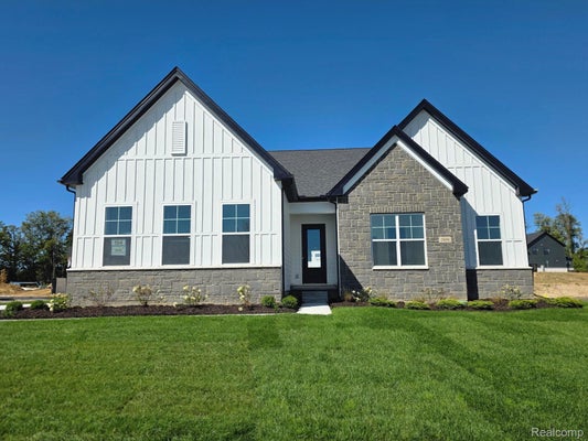 2636 CRYSTAL LAKE DR, COMMERCE TOWNSHIP, MI 48382 - Image c7bc658c0dbc03aa18a3fc3617b73441/2305550801