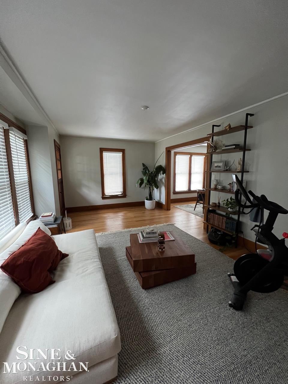 1127 Maryland Street