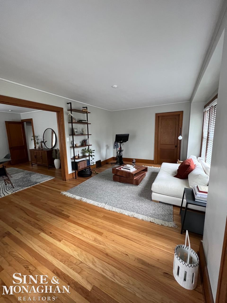 1127 Maryland Street