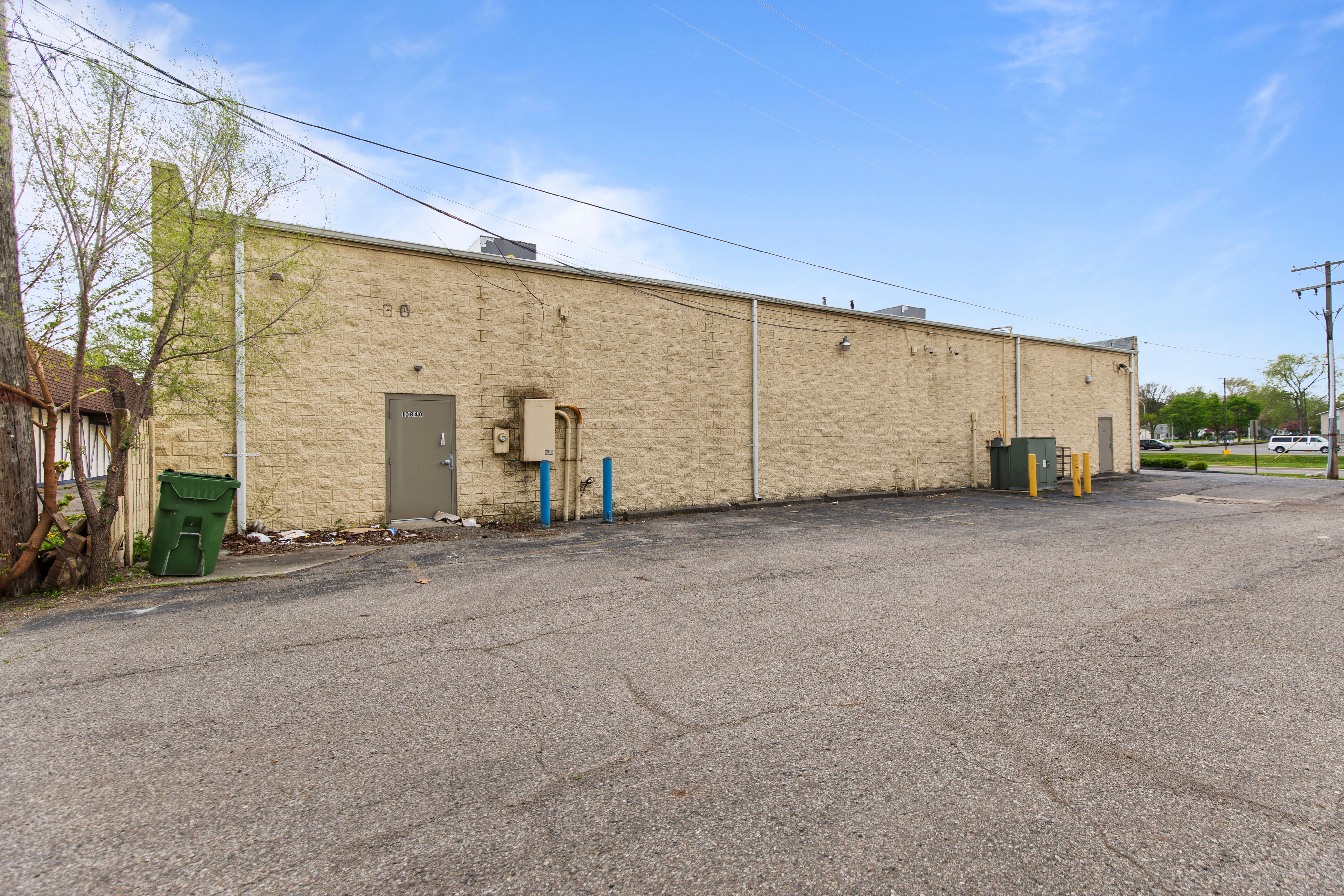 10840 W 9 MILE Road