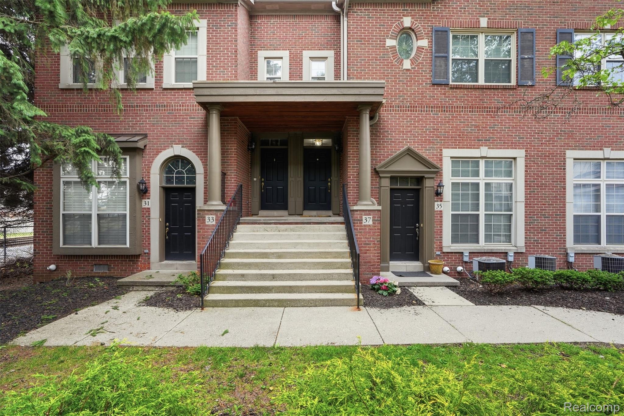 37 W Village Lane