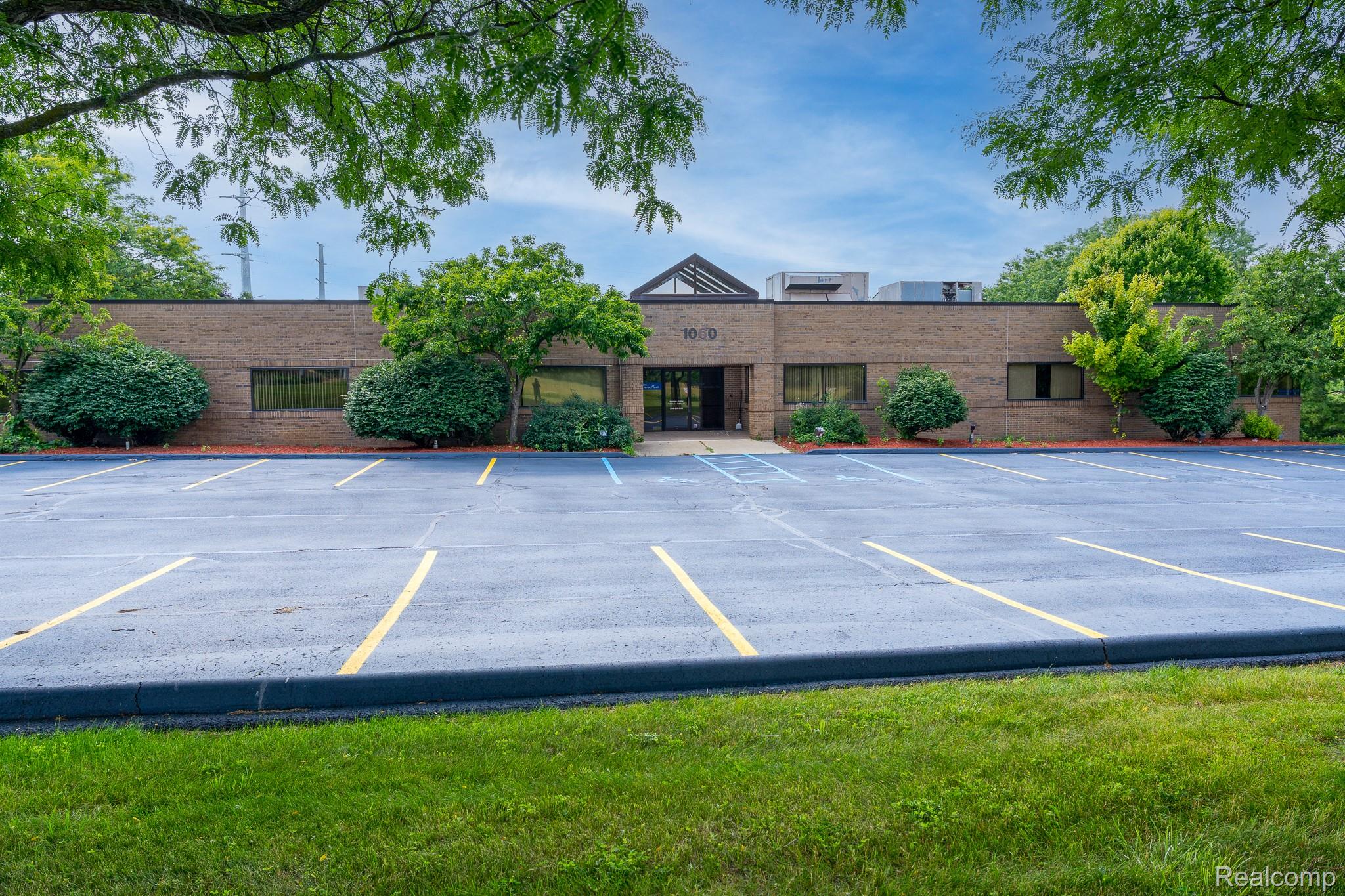 1050 W SILVERBELL Road