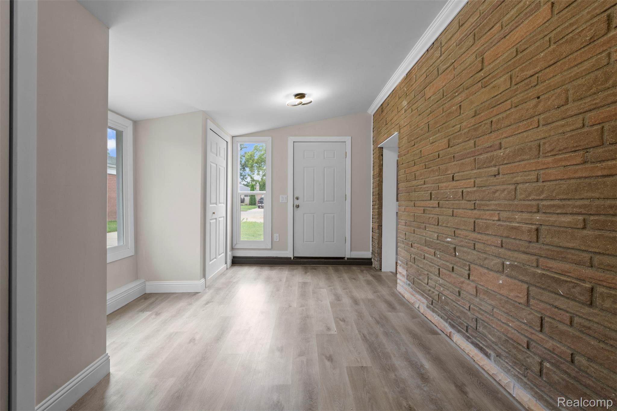 St Clair Shores, Michigan 48082, United States, 5 Bedrooms Bedrooms, ,3 BathroomsBathrooms,Residential,Active,242868