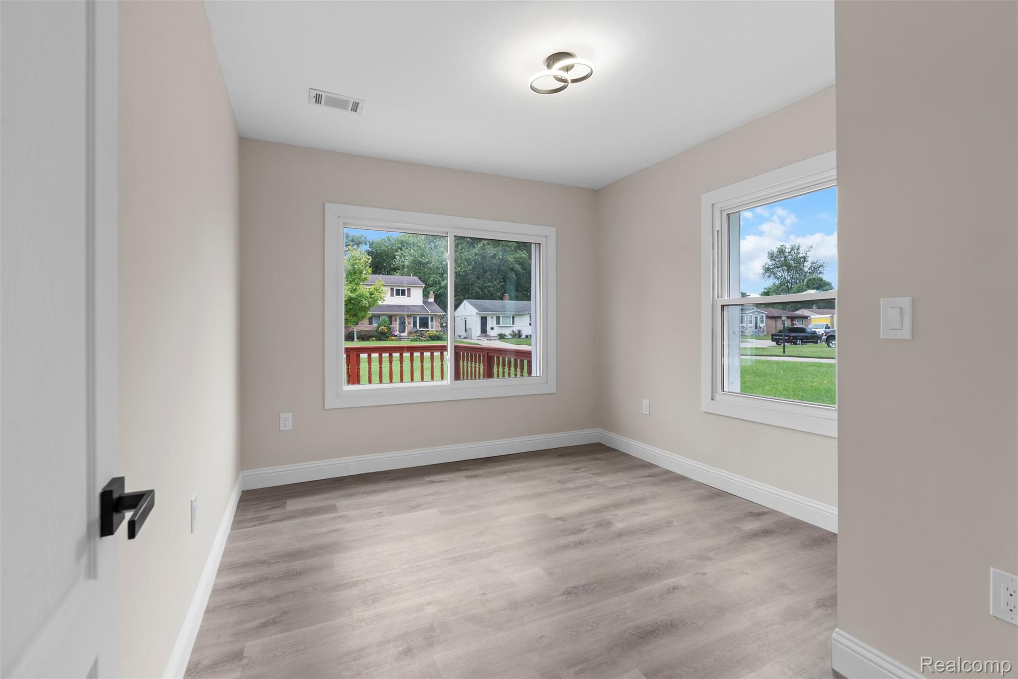 St Clair Shores, Michigan 48082, United States, 5 Bedrooms Bedrooms, ,3 BathroomsBathrooms,Residential,Active,242868