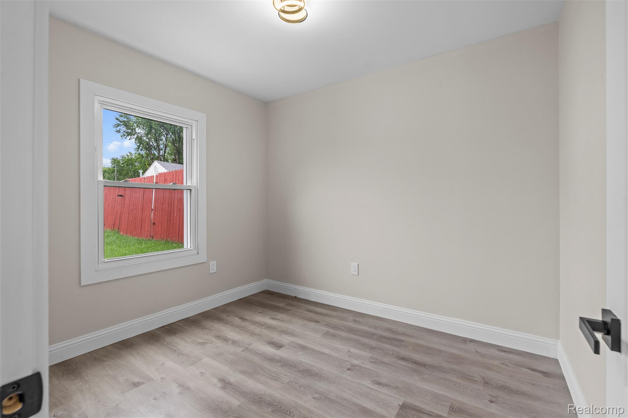 St Clair Shores, Michigan 48082, United States, 5 Bedrooms Bedrooms, ,3 BathroomsBathrooms,Residential,Active,242868