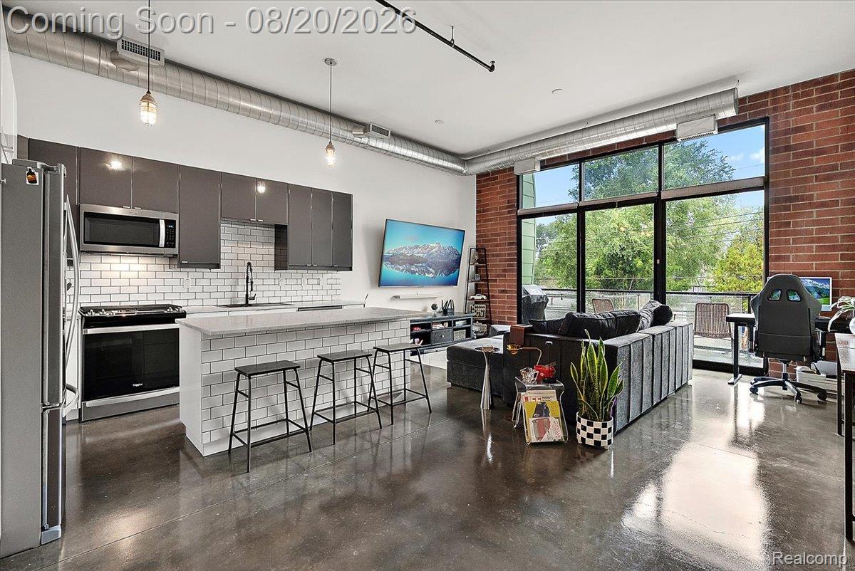 211 E 9 Mile Road 213