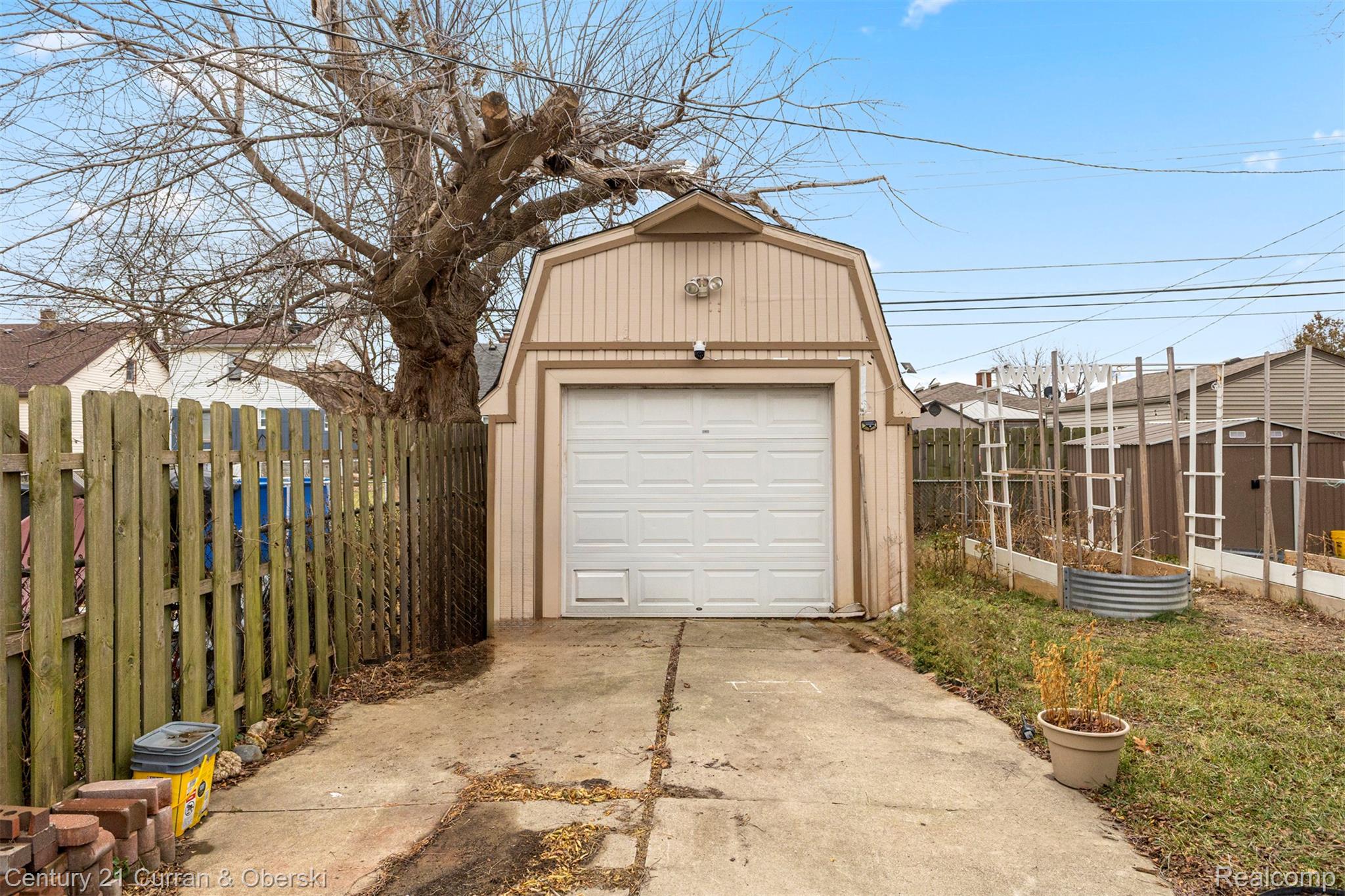 1827 Cleophus Pkwy