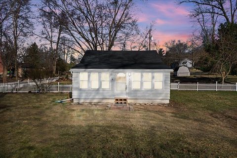 9637 PALMER Road Hamburg Township MI 48189