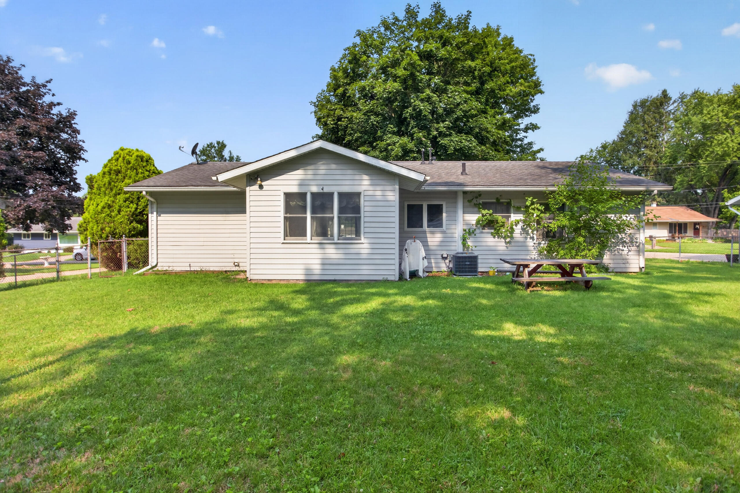 3439 Acacia Boulevard