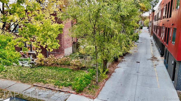684 W ALEXANDRINE ST, DETROIT, MI 48201 - Image c7e44ffdccfdc8e48580ad617560253f/276794477