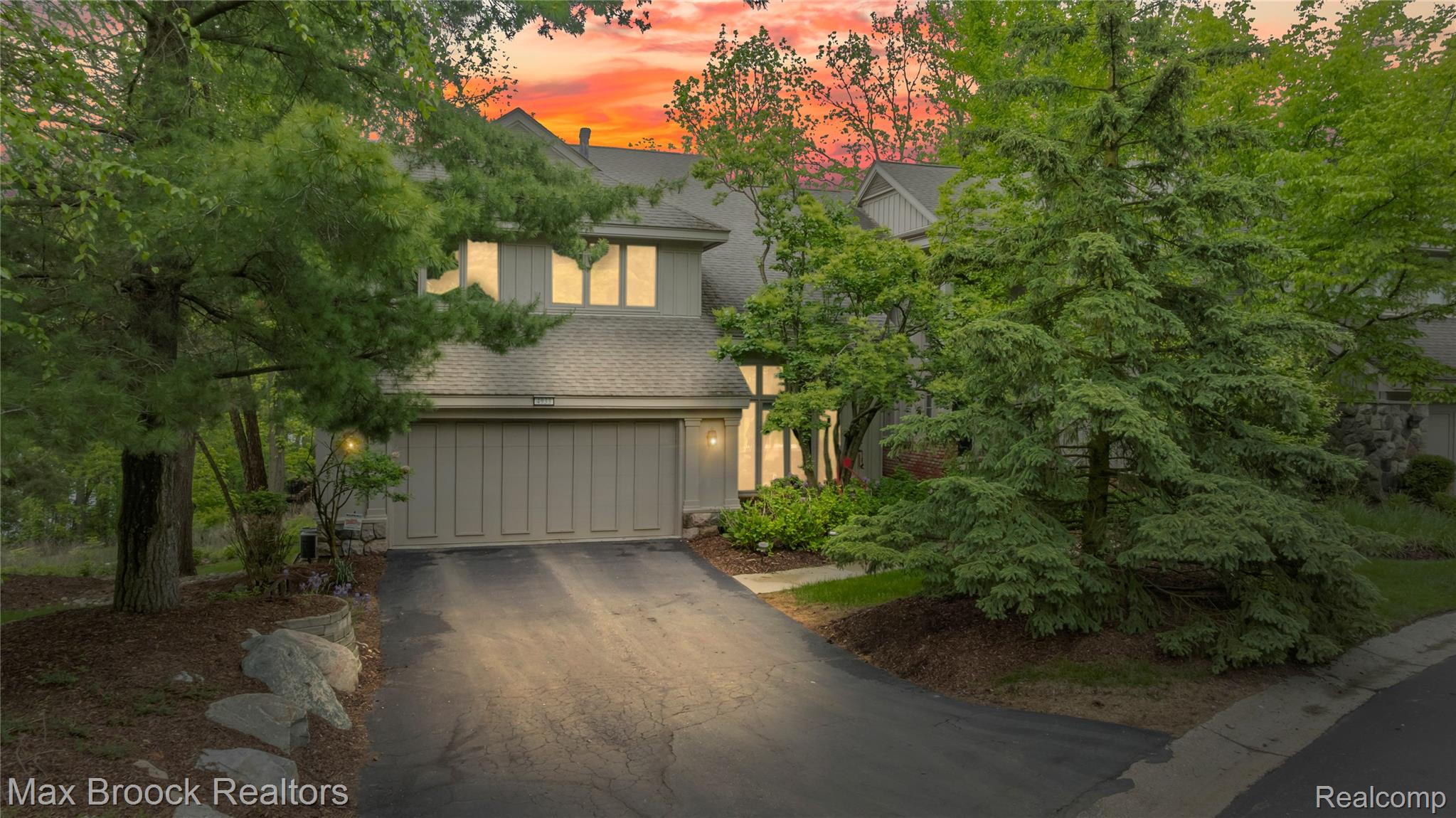 4933 Woodcliff Hill Road N